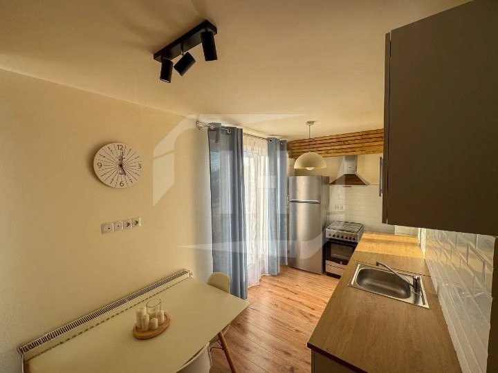 Apartament 2 camere, semidecomandat, zona Vivo