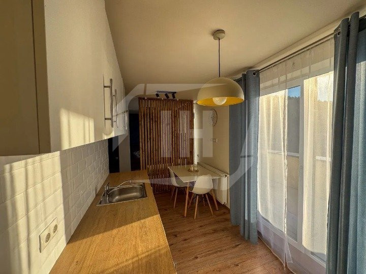 Apartament 2 camere, semidecomandat, zona Vivo