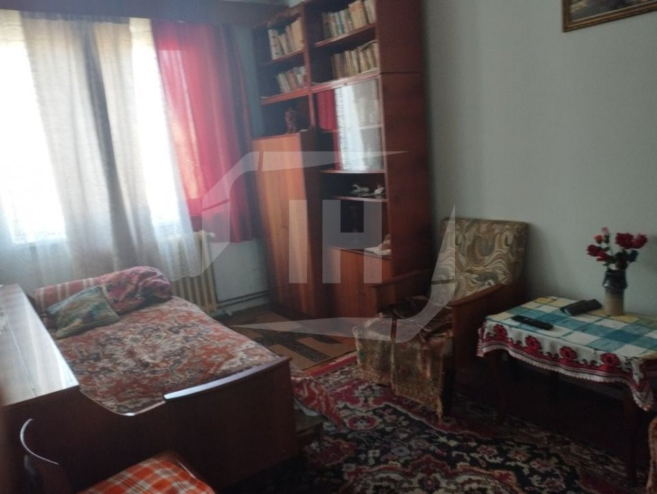 Apartament cu 3 camere, decomandat, zona Iulius Mall