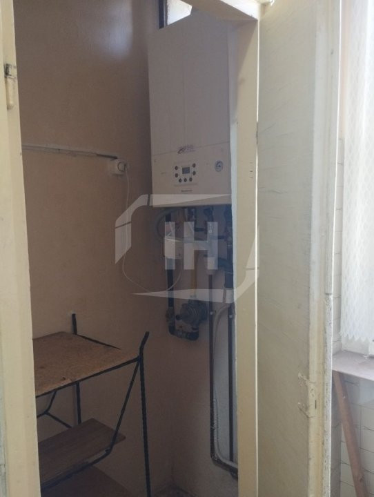 Apartament cu 3 camere, decomandat, zona Iulius Mall