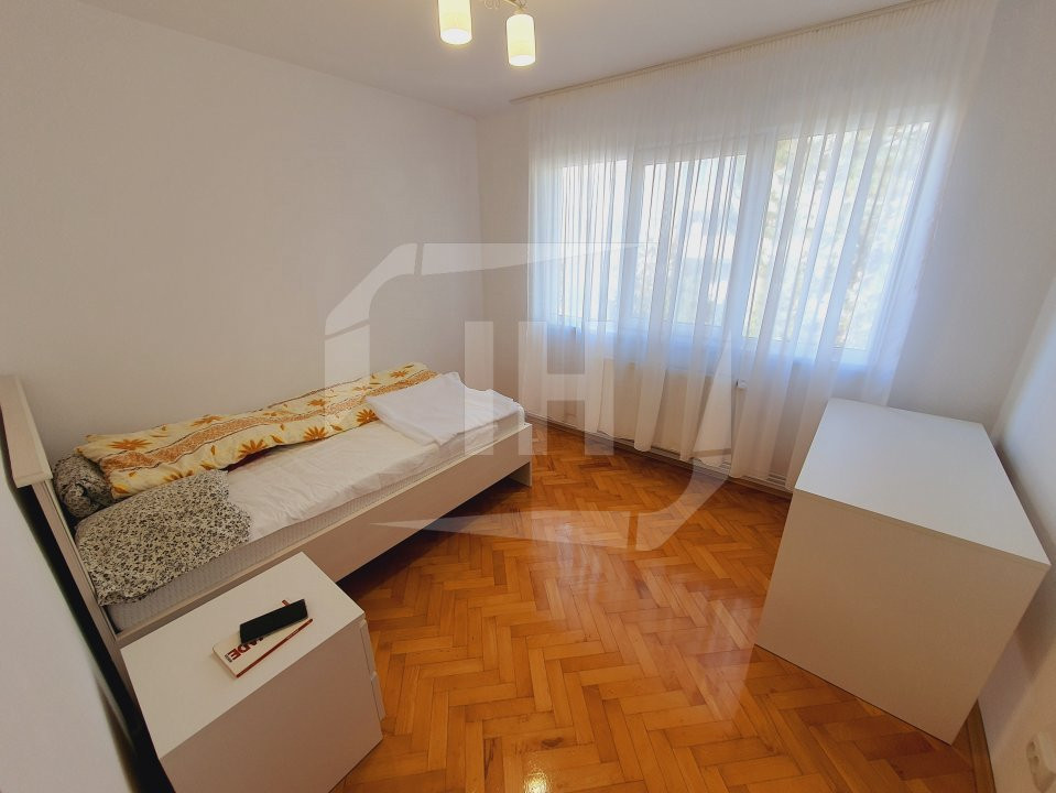 Apartament cu 3 camere, etaj intermediar, parcare, Gheorgheni