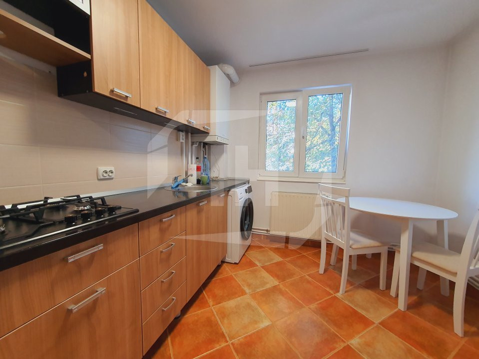 Apartament cu 3 camere, etaj intermediar, parcare, Gheorgheni