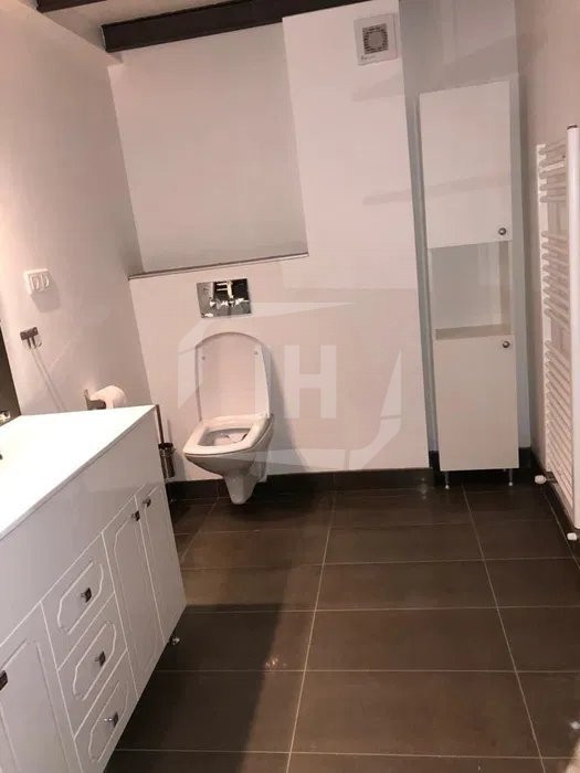 Apartament 3 camere, semidecomandat, parcare, Centru zona Ploiesti