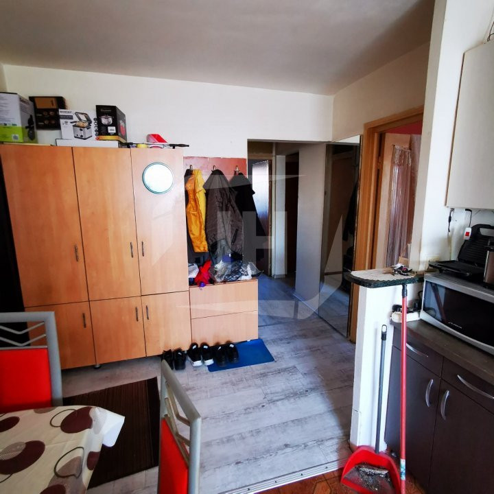 Apartament 3 camere, decomandat, etaj intermediar, zona Spitalului de Recuperare