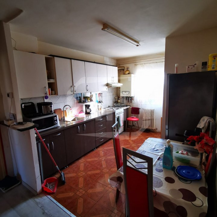 Apartament 3 camere, decomandat, etaj intermediar, zona Spitalului de Recuperare