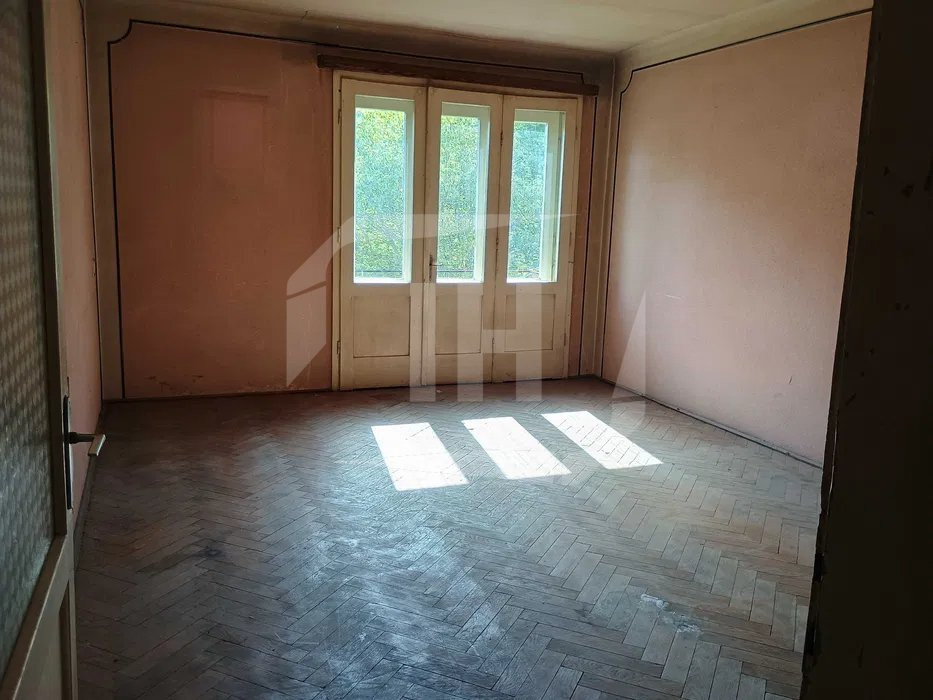 Apartament 3 camere, etajul 1, renovabil, zona Horea