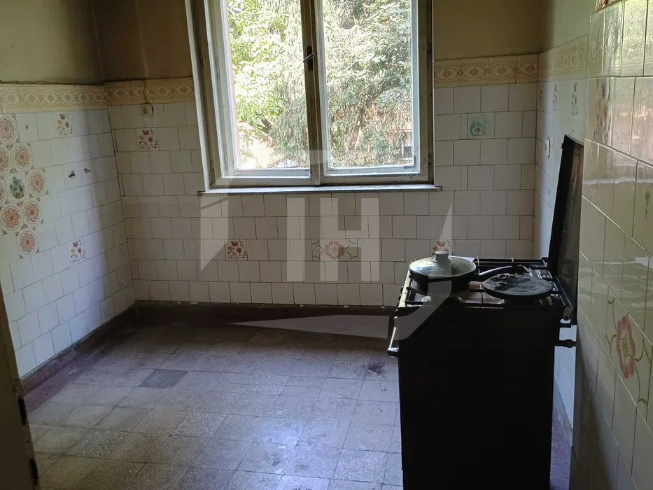 Apartament 3 camere, etajul 1, renovabil, zona Horea