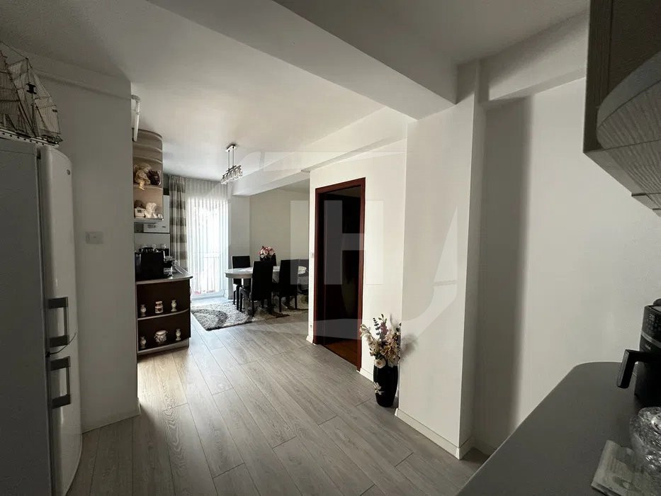 Apartament 3 camere, terasa 22 mp, etaj 1, zona strazii Plevnei