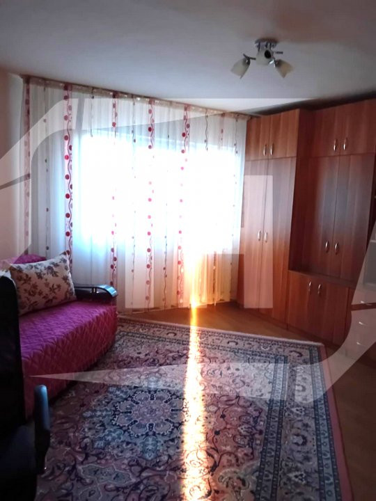 Apartament 2 camere decomandat, etaj intermediar, zona Izlazului