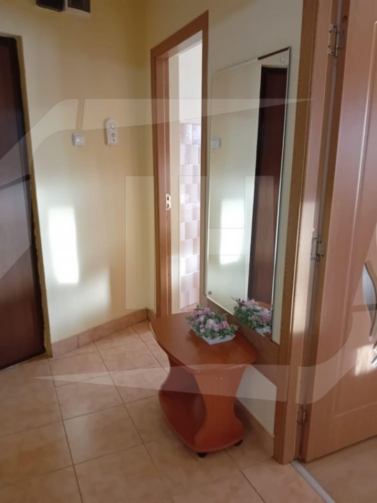 Apartament 2 camere decomandat, etaj intermediar, zona Izlazului