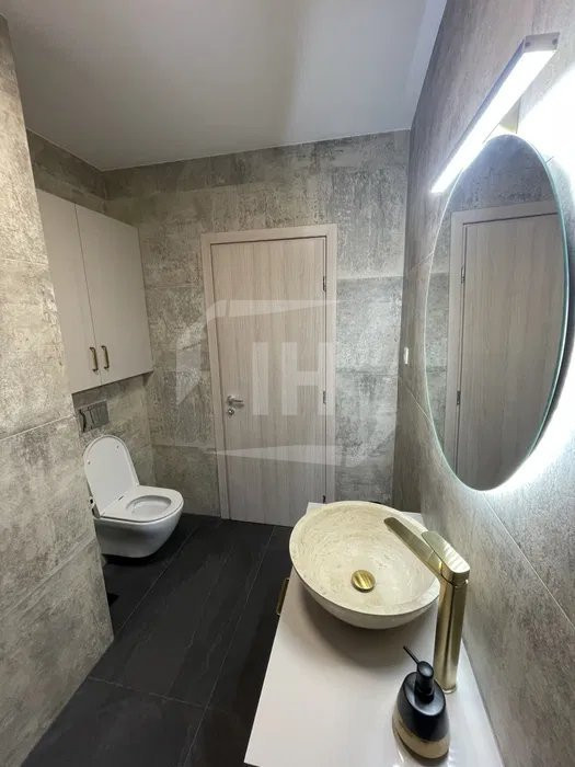 Apartament 3 camere, semidecomandat, 2 bai, parcare, zona Platinia