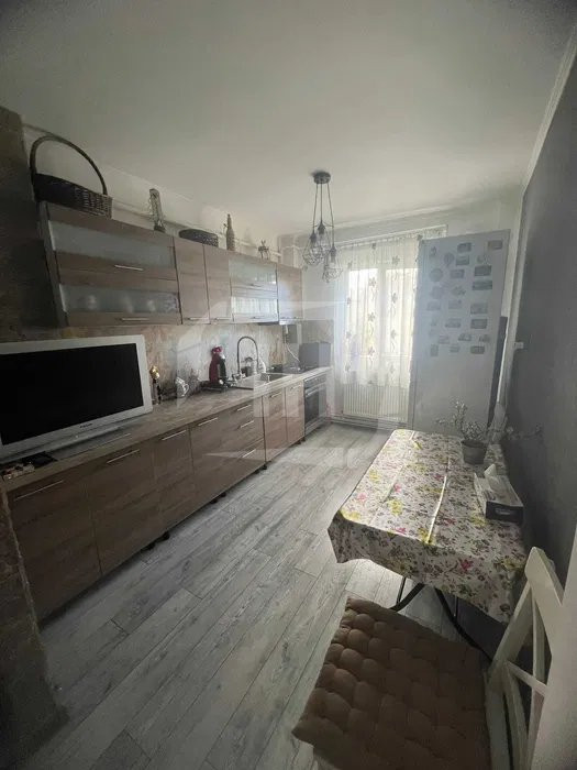 Apartament 3 camere, 2 bai, etaj intermediar, renovat, in Marasti!