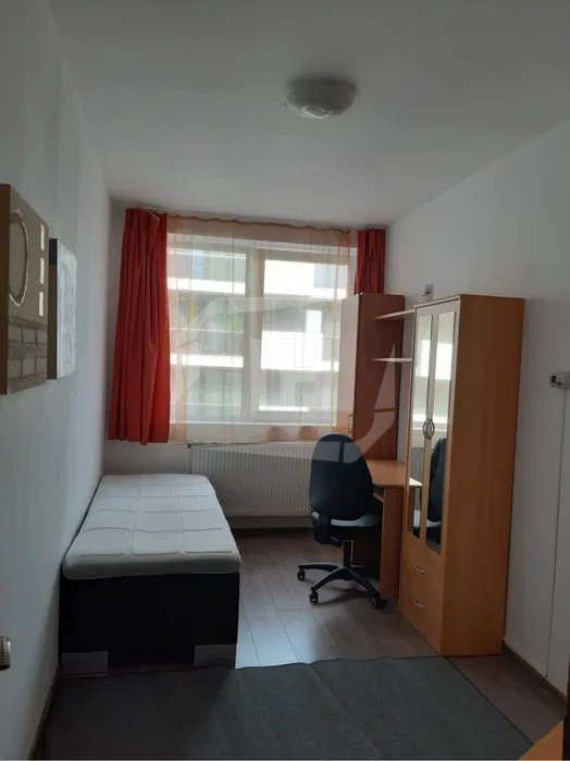 Apartament 3 camere, decomandat, etaj 3/5, zona str Oasului