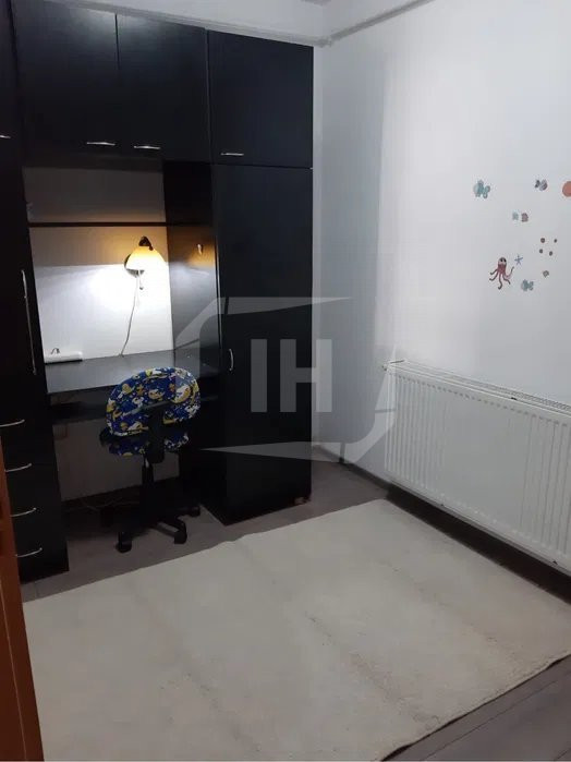 Apartament 3 camere, decomandat, etaj 3/5, zona str Oasului