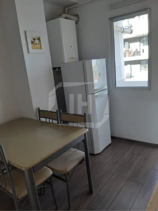 Apartament 3 camere, decomandat, etaj 3/5, zona str Oasului