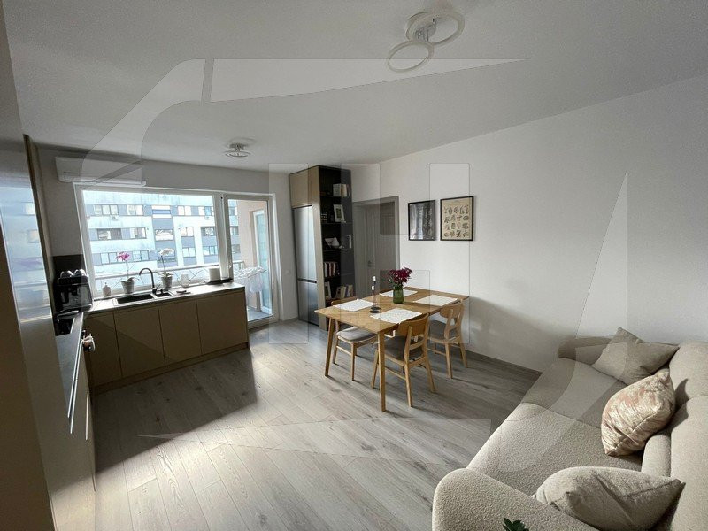 Apartament 3 camere, etaj intermediar, Zona Vivo