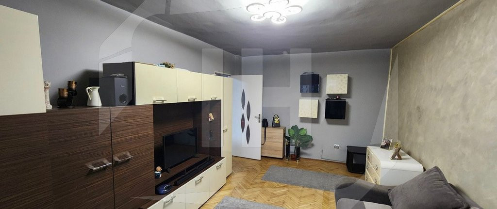 Apartament 3 camere decomandat, etaj intermediar, zona Ion Mester