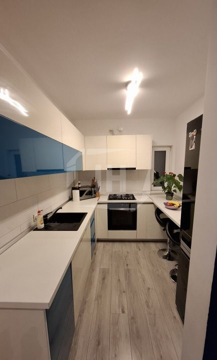 Apartament cu 3 camere, etaj intermediar, parcare