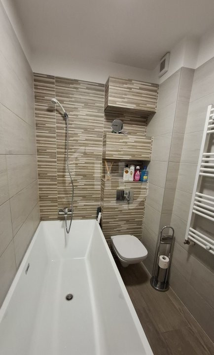 Apartament cu 3 camere, etaj intermediar, parcare