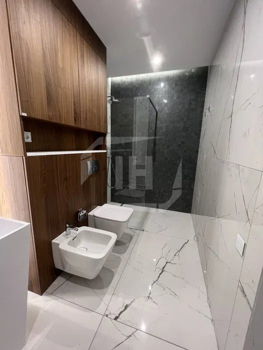 Apartament 2 camere, semidecomandat, parcare, zona Gheorghe Lazar