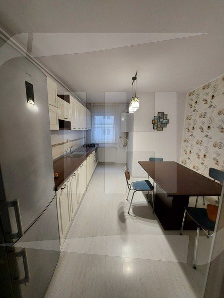 Apartament 3 camere, etaj intermediar, 2 parcari, zona Vivo