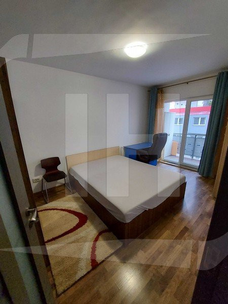 Apartament 3 camere, etaj intermediar, 2 parcari, zona Vivo