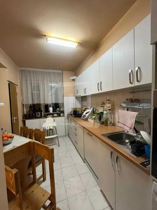 Apartament 2 camere, decomandat, etaj intermediar, zona Observatorului