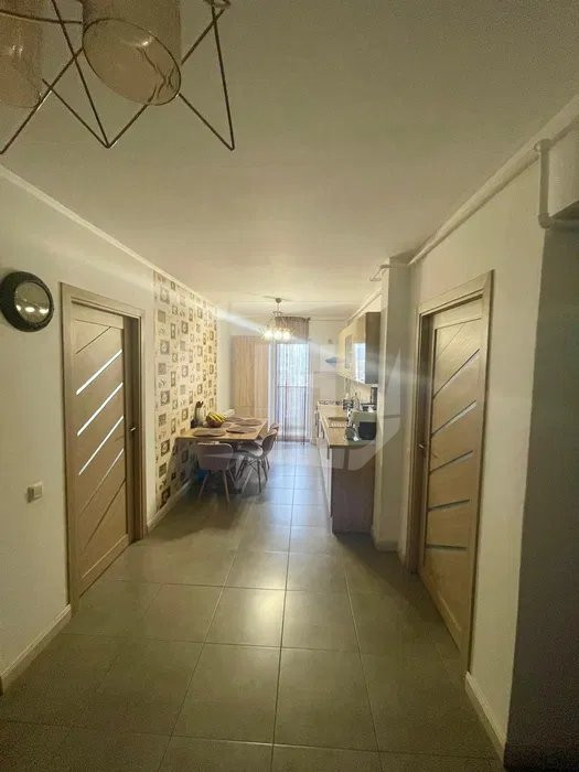 Apartament 2 camere, decomandat, etaj intermediar, zona Profi Eroilor