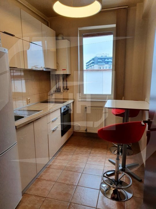 Apartament de 2 camere, parcare, terasa, zona Piata Mihai VIteazu