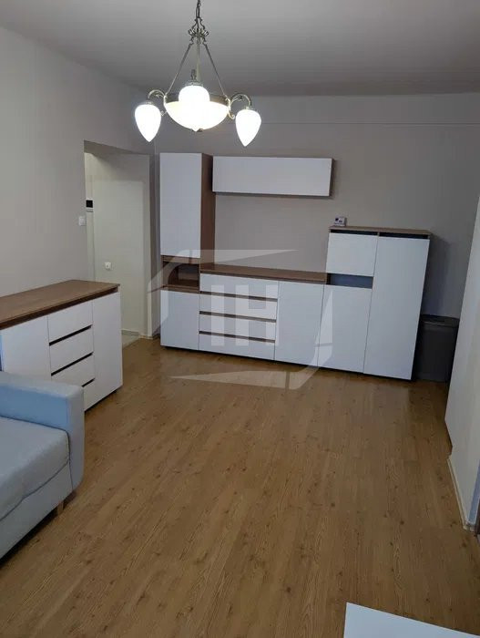 Apartament 2 camere, semidecomandat, Centru, Piata Mihai Viteazul