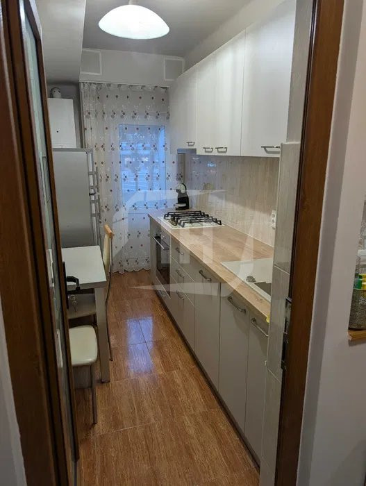 Apartament 2 camere, semidecomandat, Centru, Piata Mihai Viteazul