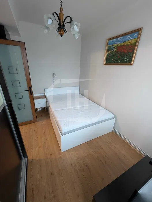 Apartament 2 camere, semidecomandat, Centru, Piata Mihai Viteazul