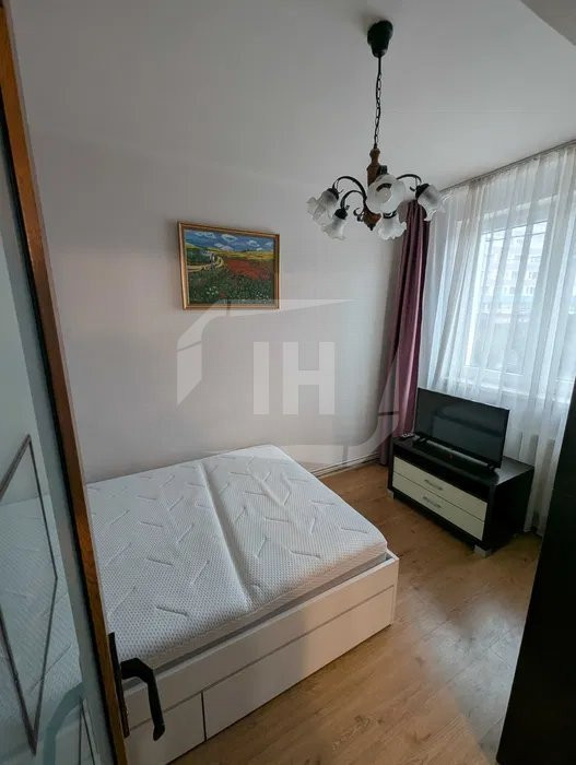 Apartament 2 camere, semidecomandat, Centru, Piata Mihai Viteazul