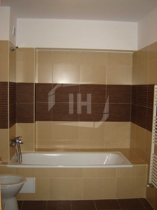 Apartament 2 camere, etaj 3 , parcare, zona Iulius Mall