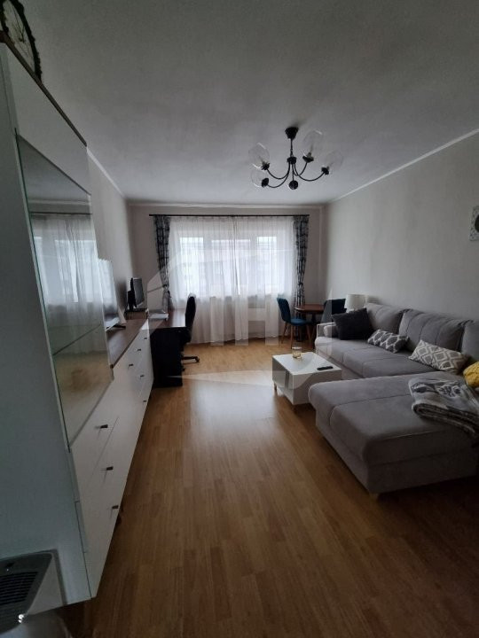 Apartament 2 camere, decomandat, etaj intermediar