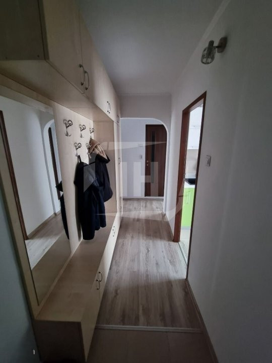 Apartament 2 camere, decomandat, etaj intermediar