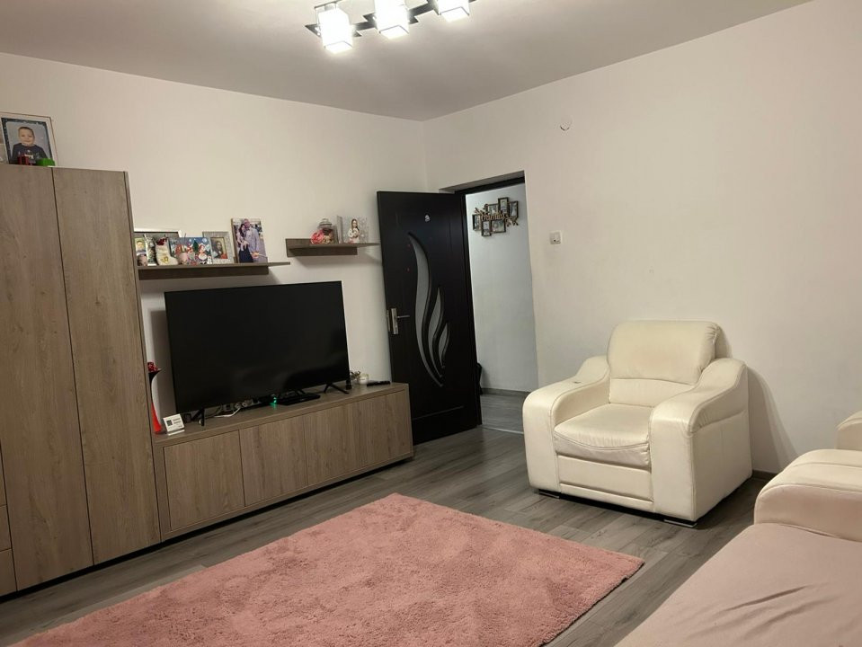 Apartament cu 2 camere, decomandat, zona Liviu Rebreanu