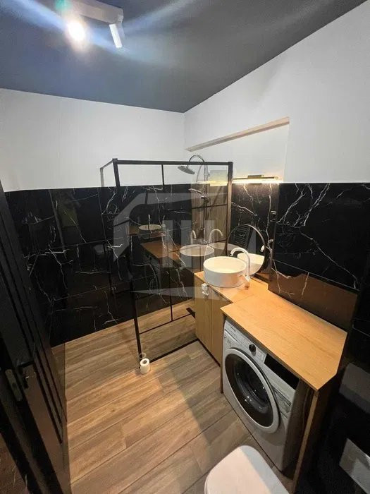 Apartament 2 camere, semidecomandat, etaj intermediar, zona Frunzisului