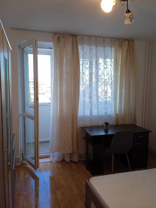 Apartament cu 2 camere, etaj intermediar, zona Iulius Mall