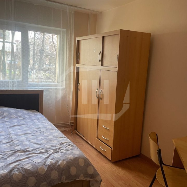 Apartament cu 3 camere decomandat, zona Aurel Vlaicu