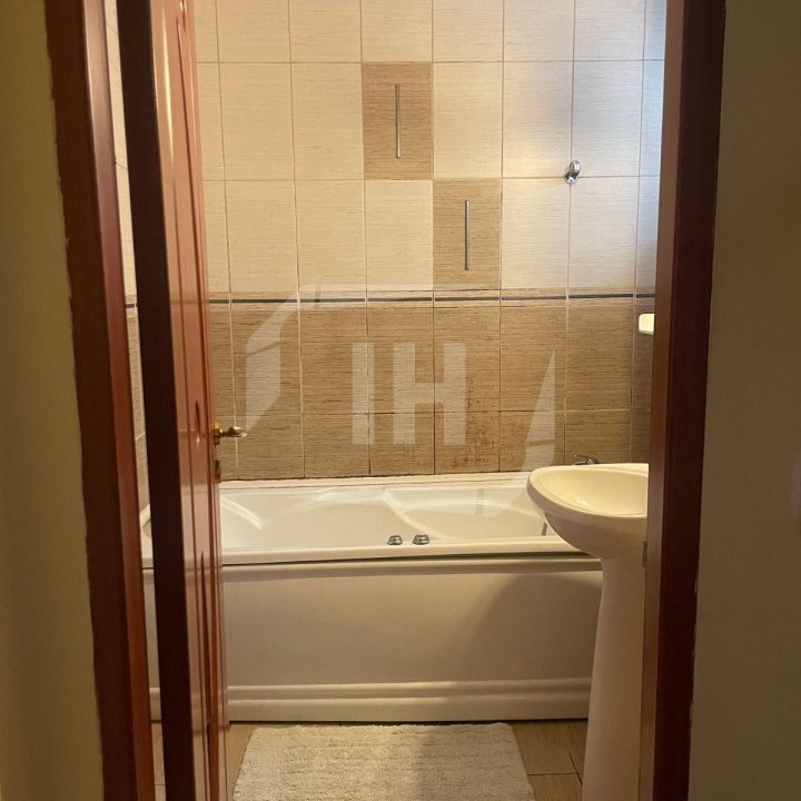 Apartament cu 3 camere decomandat, zona Aurel Vlaicu