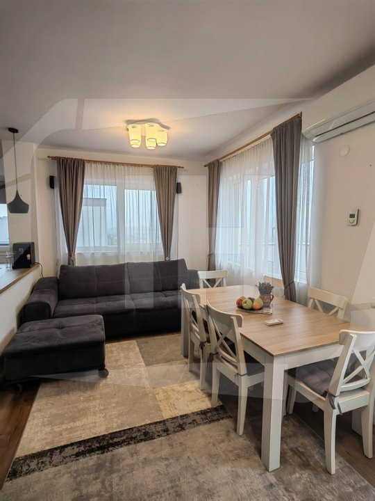 Apartament tip penthouse, zona Vivo