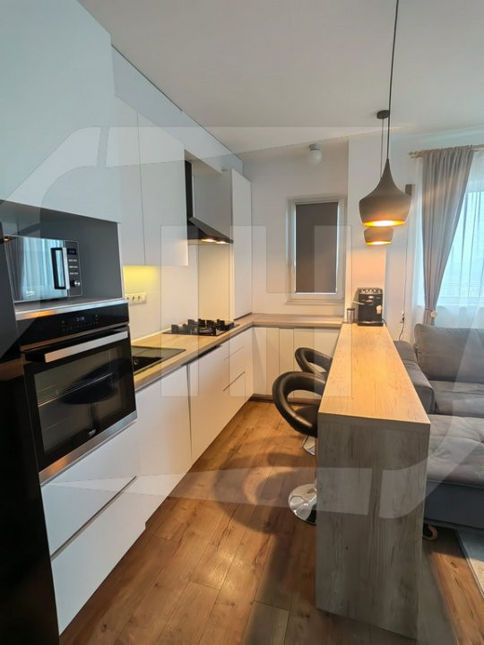 Apartament tip penthouse, zona Vivo