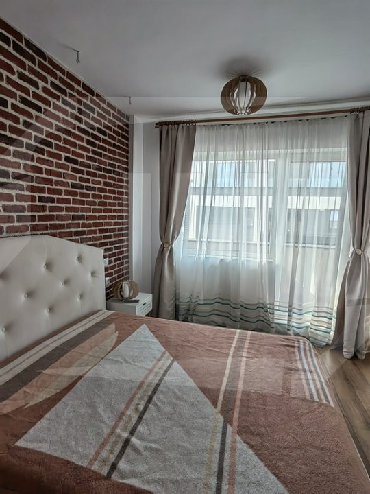 Apartament tip penthouse, zona Vivo