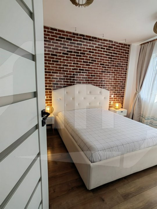 Apartament tip penthouse, zona Vivo