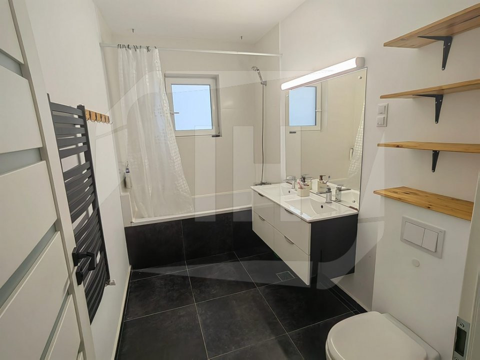 Apartament tip penthouse, zona Vivo