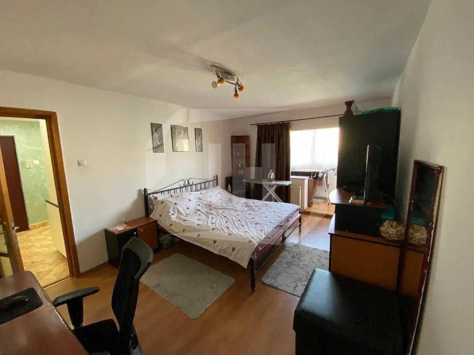 Apartament 4 camere, decomandat, etaj intermediar, Piata Zorilor