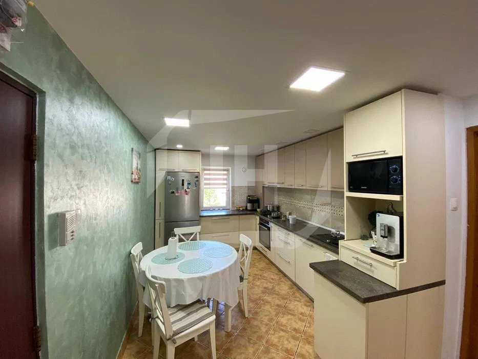 Apartament 4 camere, decomandat, etaj intermediar, Piata Zorilor