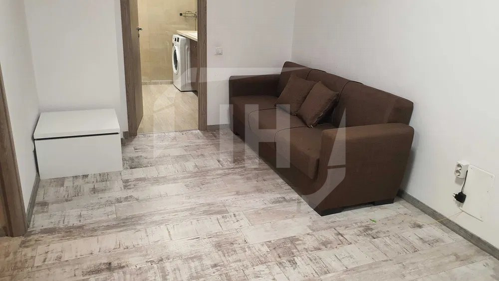 Apartament 2 camere, semidecomandat, parcare, zona Vivo