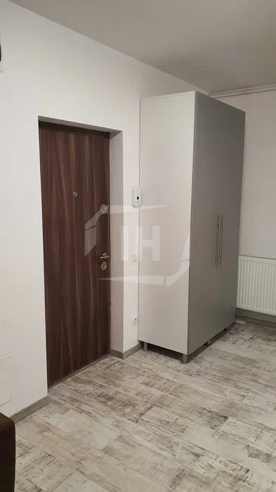 Apartament 2 camere, semidecomandat, parcare, zona Vivo